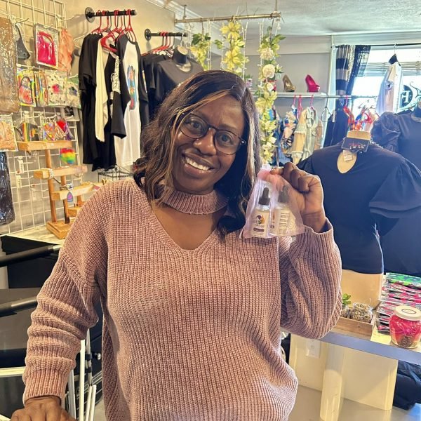 340643392_954604079294395_3566967831750409722_n-600x600